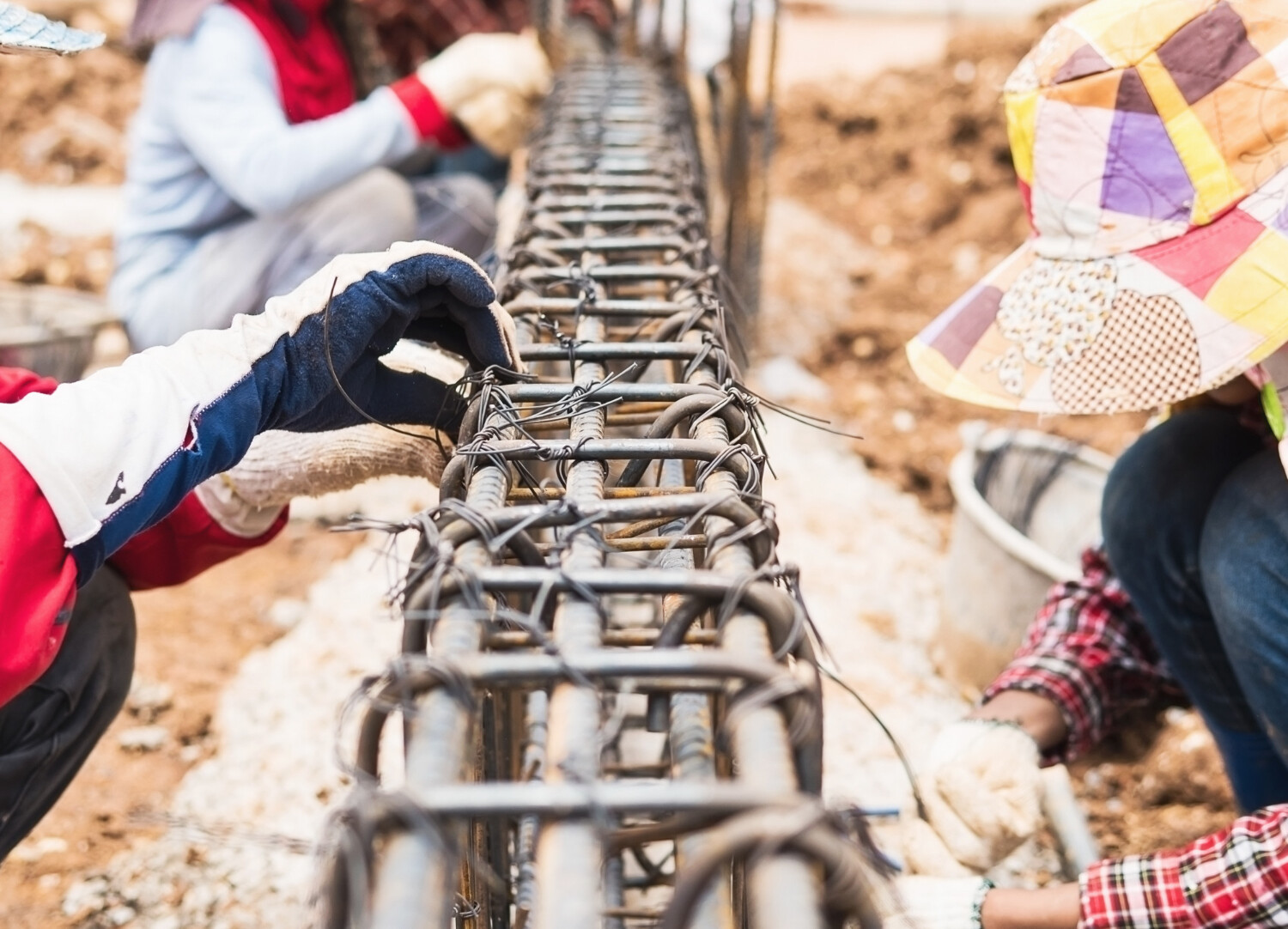 construction-workers-are-install